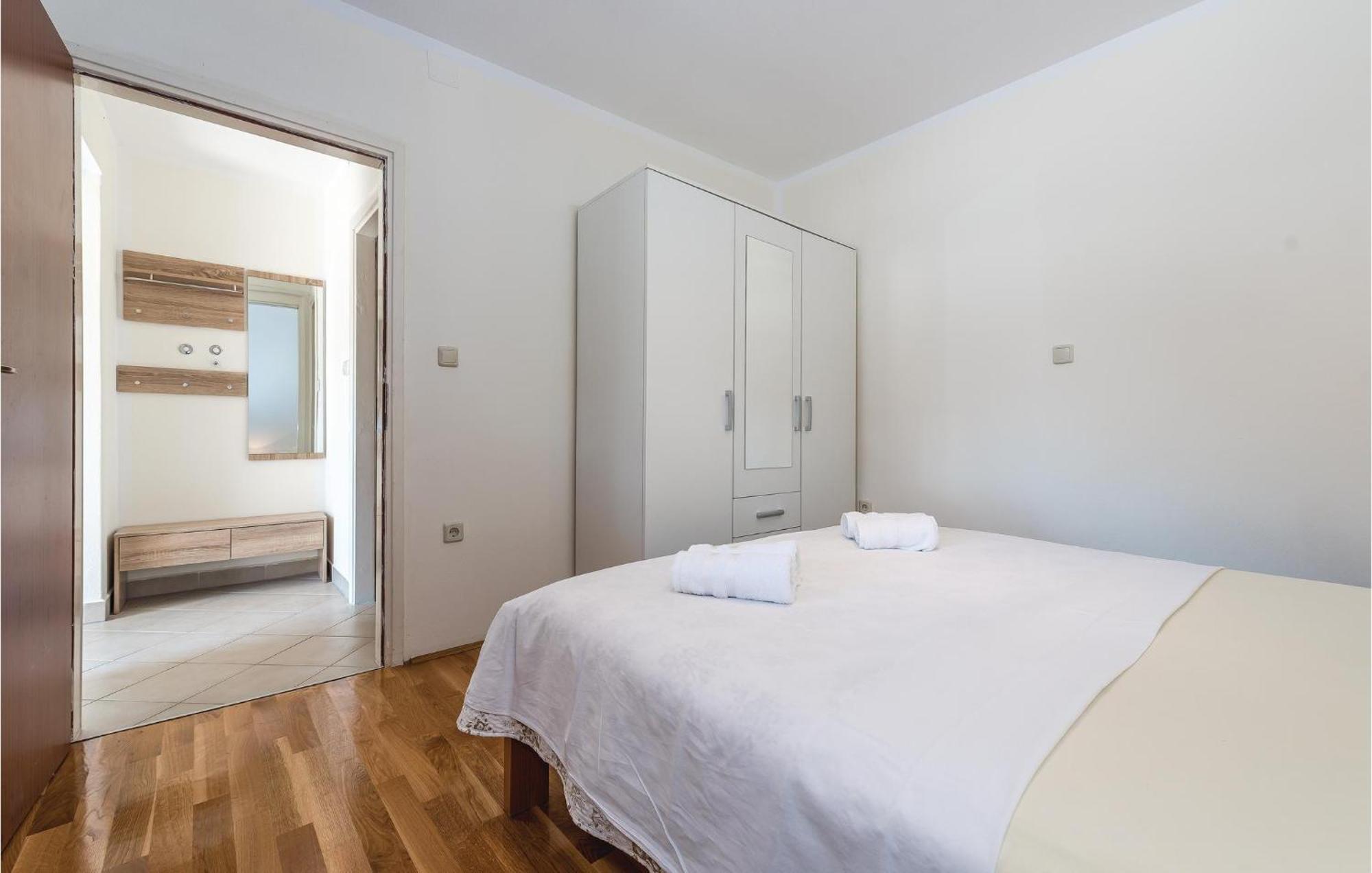 Lovely Home In Sibenik-Brodarica With Kitchen Donje Polje Экстерьер фото